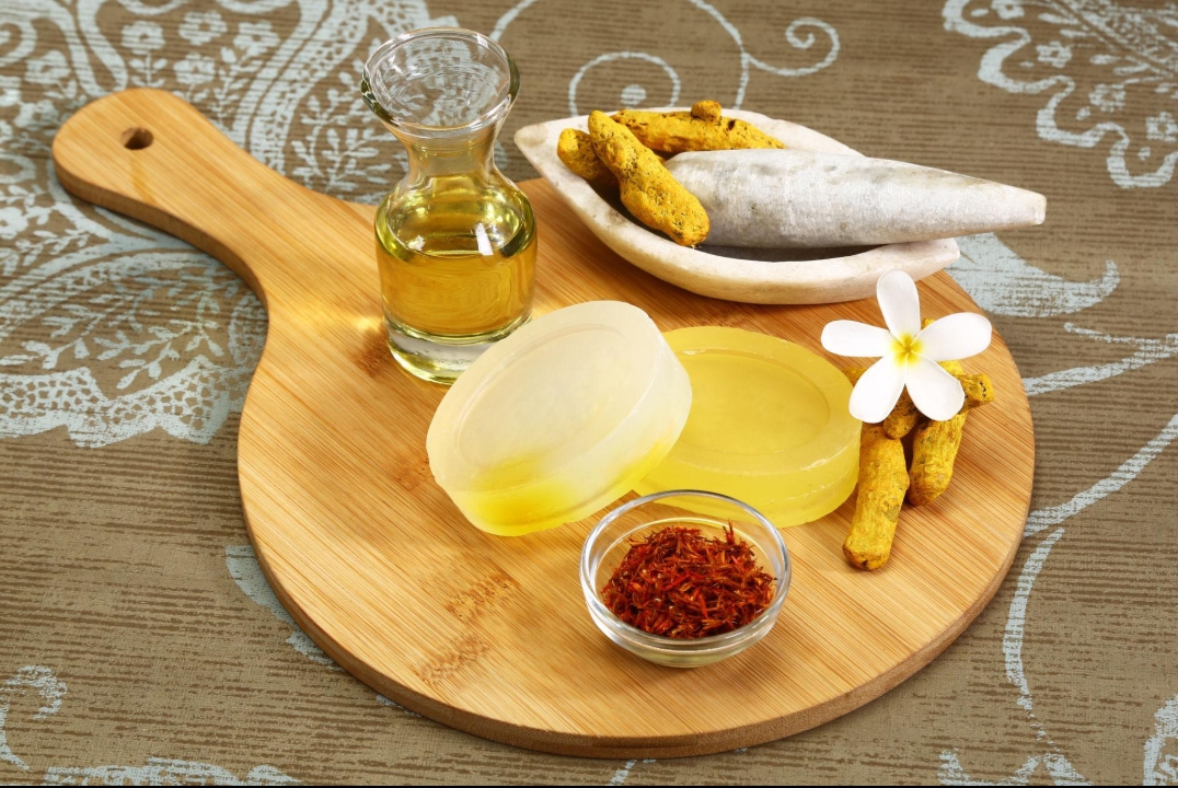 Oplus_131072 Key Ingredients: The soap is commonly infused with natural ingredients such as saffron (kesar), turmeric (haldi), and sandalwood. - Image 1