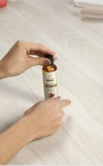 Khadi Shuddha Red Onion Hair Oil, a 100 ml (3.38 Fl oz) herbal formulation. - Image 2