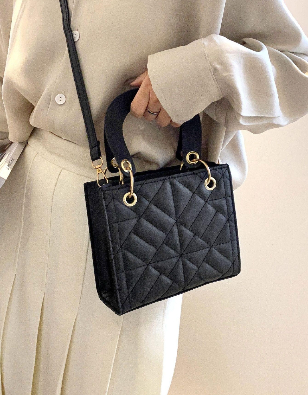 Oplus_131072 Women Quilted Handbag – Premium Stylish Design - Image 1
