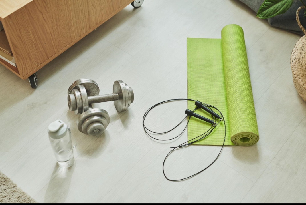 Oplus_131072 Home Gym Fitness Kit – Dumbbells, Yoga Mat, Skipping Rope & Water Bottle Set - Image 1
