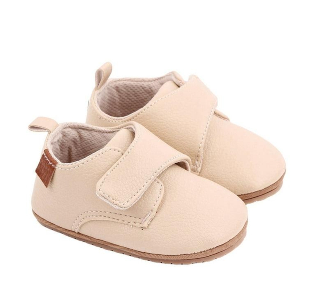 Oplus_131072 Girls Trendy Sports Shoes for Outdoor Play - Image 1